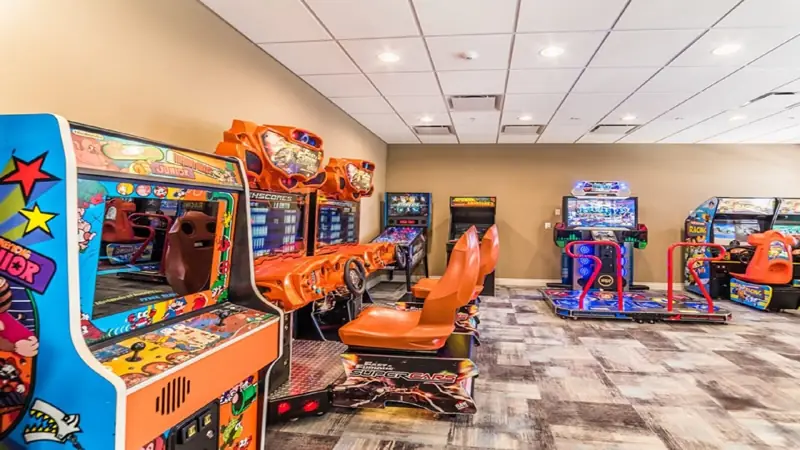 clubhouse arcade, free games – A gaming arcade with multiple racing and racing-like games, including 'Junkyard' and 'Easy Fury Super Cars'.